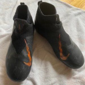 Nike Phantom Boys Size 5Y Black Soccer Cleats, Slip-Ons